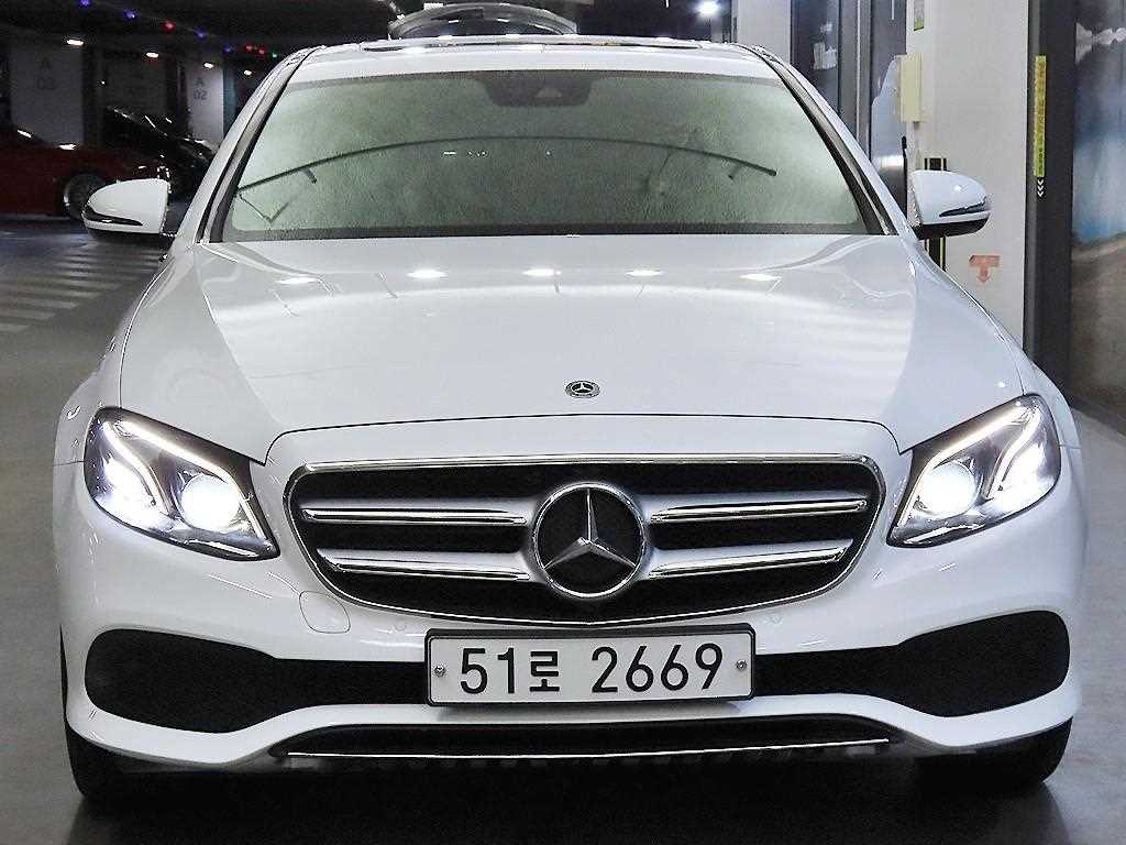 Mercedes Benz E class 2018 Blanco - Importación desde Corea - HF Imports Iquique - Foto 1