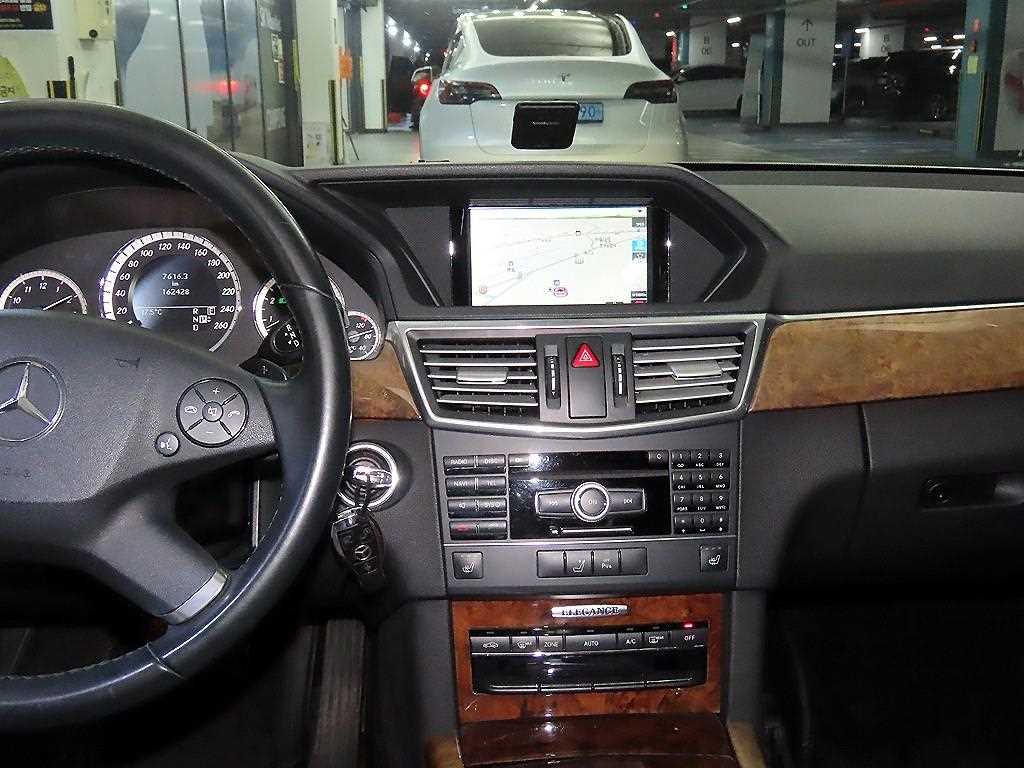 Mercedes Benz E class - Vista 11