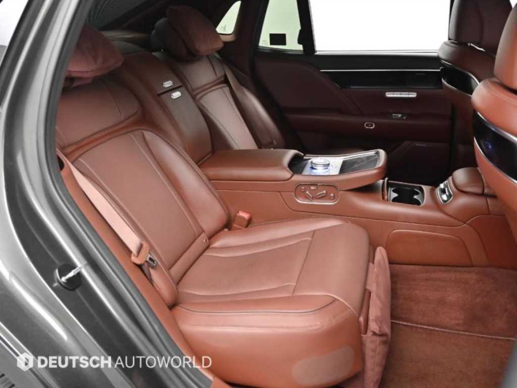 Genesis G90 - Vista 12