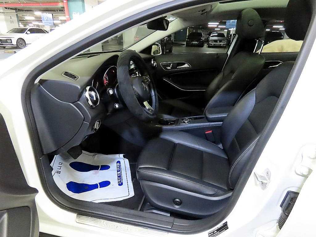 Mercedes Benz GLA Class - Vista 6
