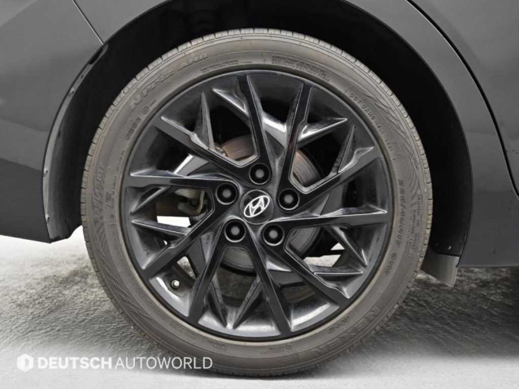 HYUNDAI Avante - Vista 5