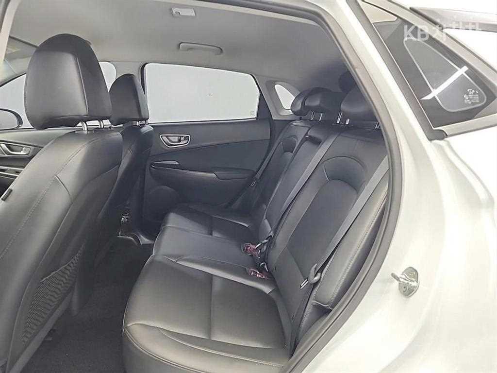 HYUNDAI Kona - Vista 11