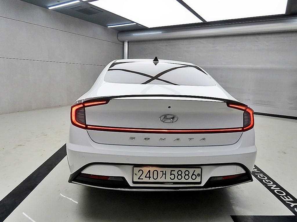 HYUNDAI Sonata - Vista 3