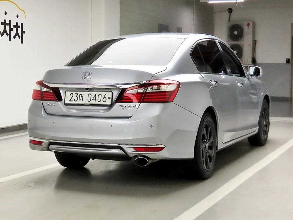 Honda Accord - Vista 4