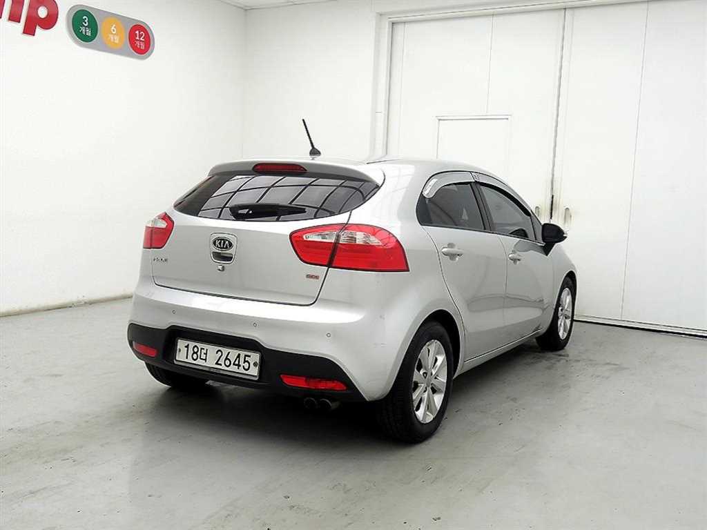 KIA Pride - Vista 4
