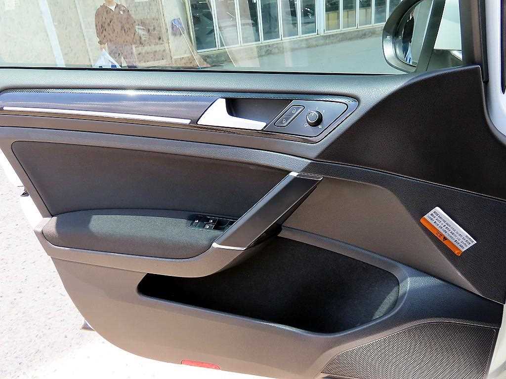 Volkswagen Golf - Vista 11