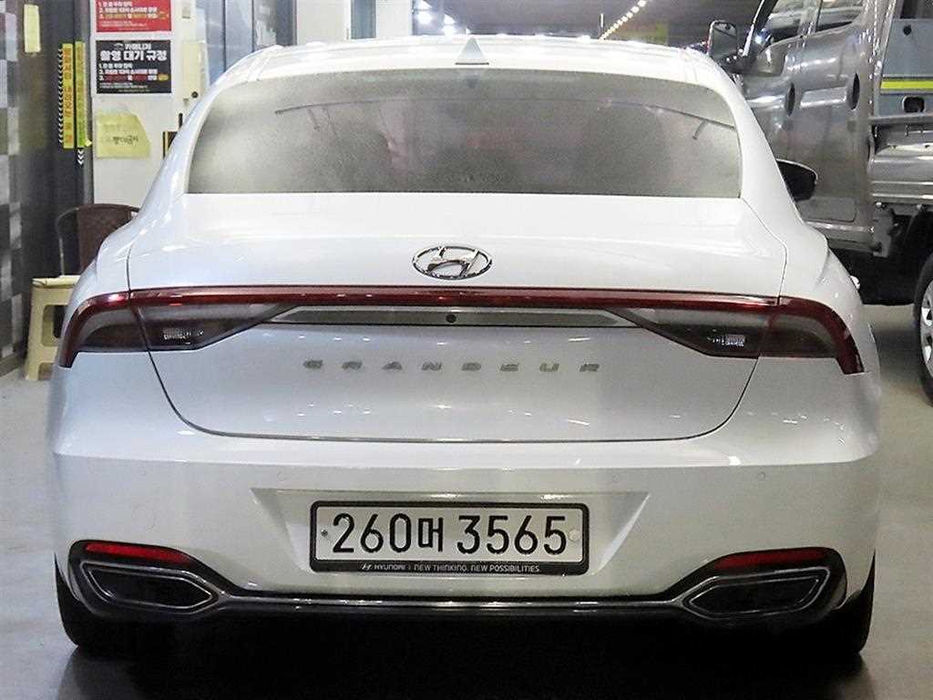 HYUNDAI Grandeur - Vista 5