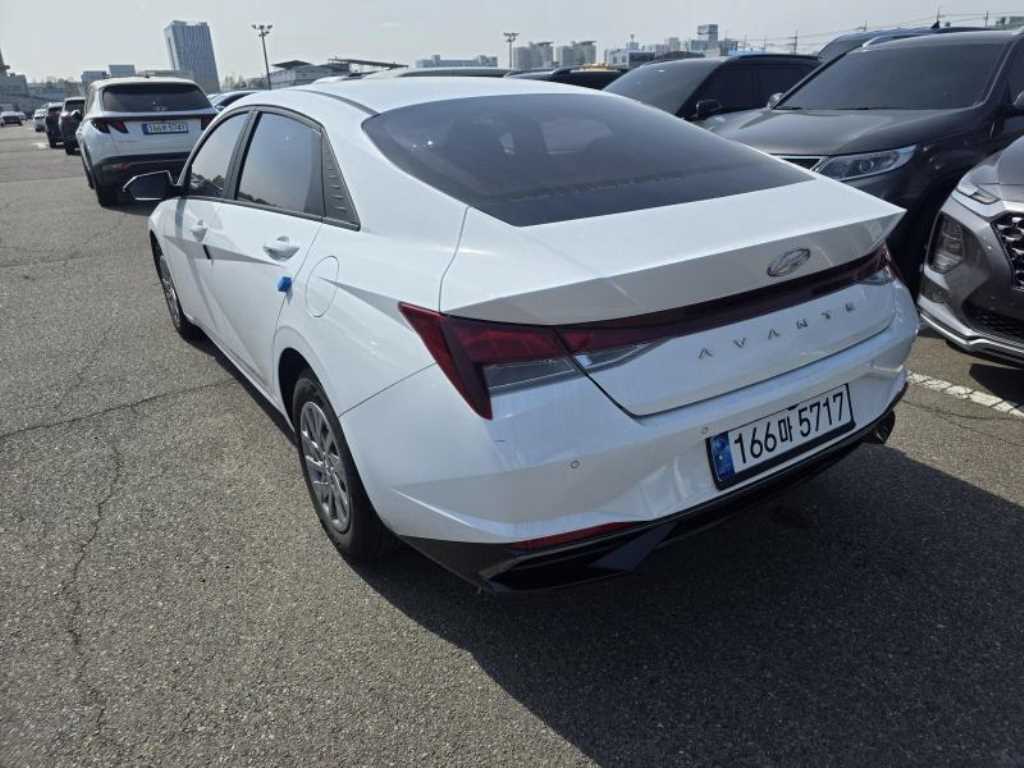 HYUNDAI Avante - Vista 5