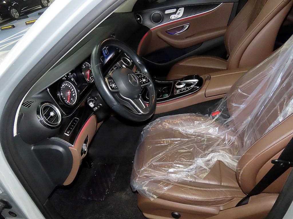 Mercedes Benz E class - Vista 6