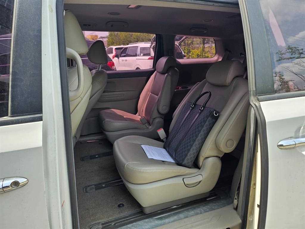 KIA Carnival - Vista 4