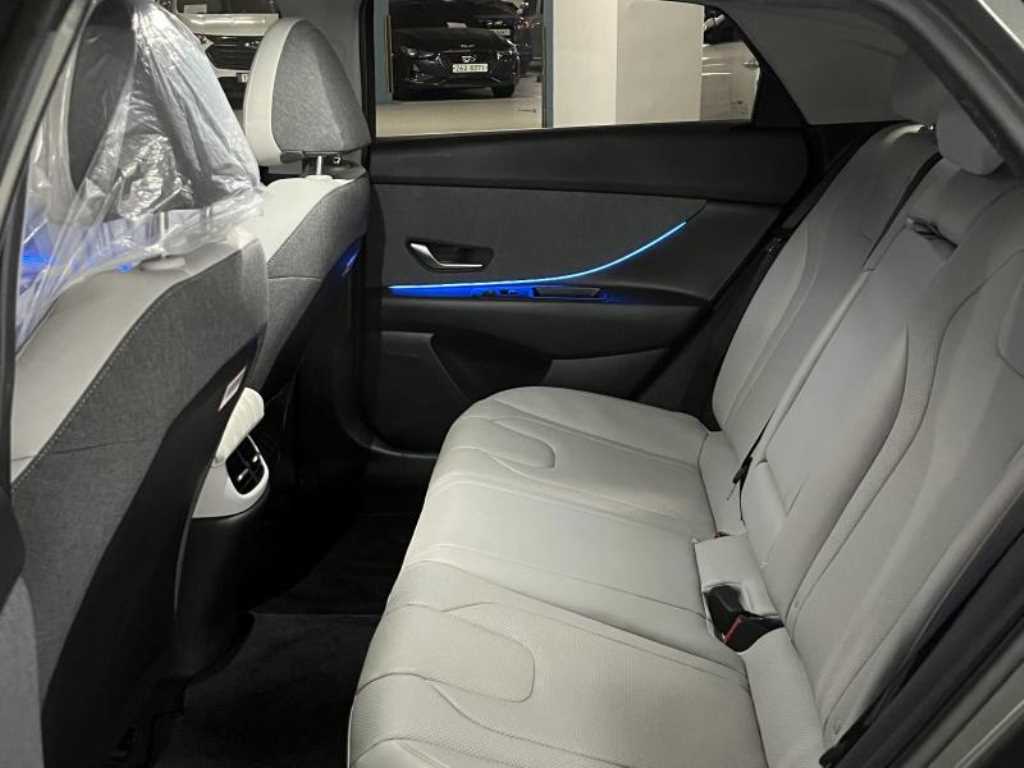 HYUNDAI Avante - Vista 6