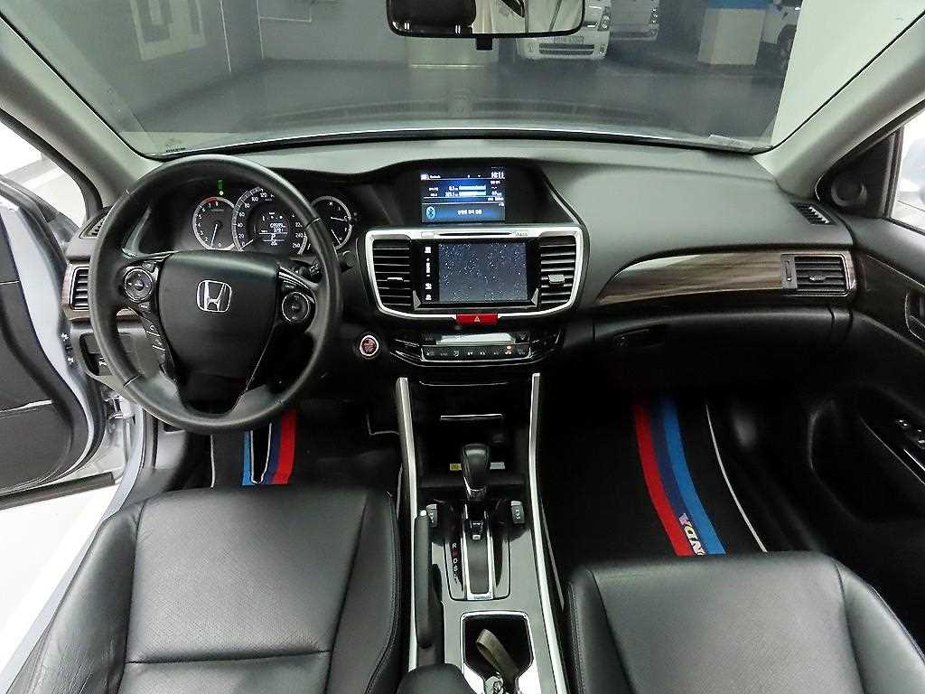 Honda Accord - Vista 8
