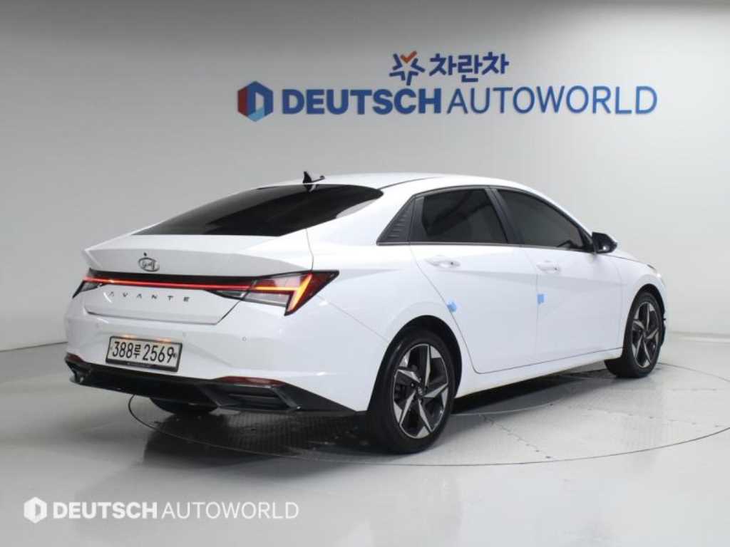 HYUNDAI Avante - Vista 5