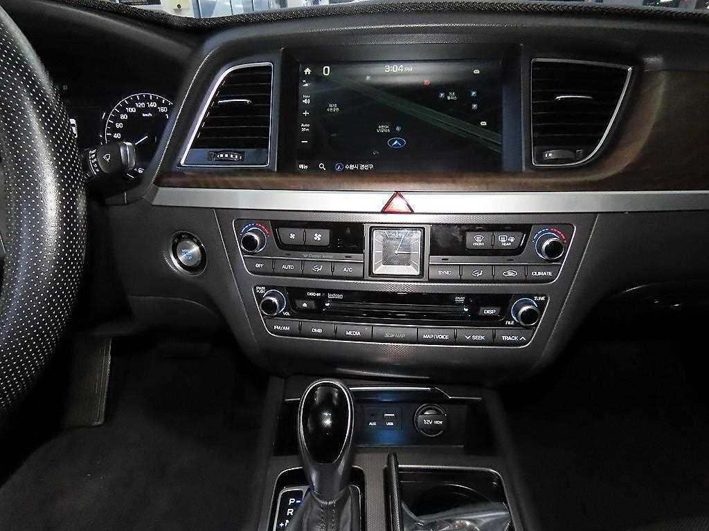 HYUNDAI Genesis - Vista 11