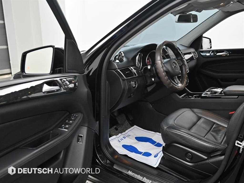 Mercedes Benz GLE Class - Vista 11