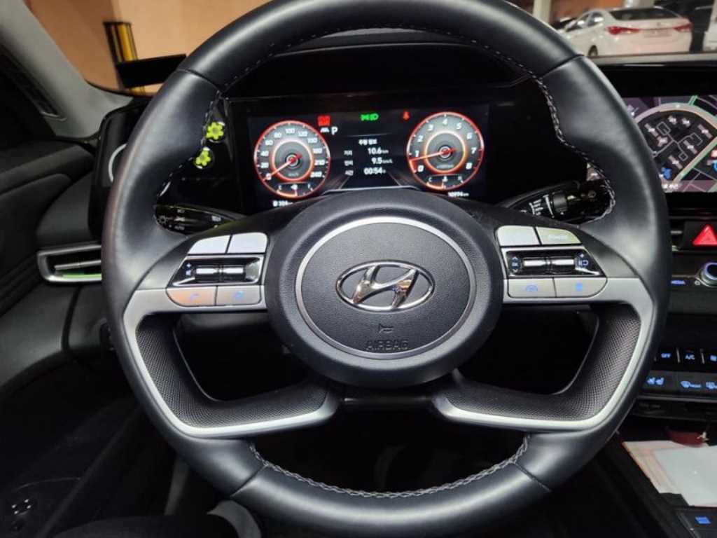 HYUNDAI Avante - Vista 9