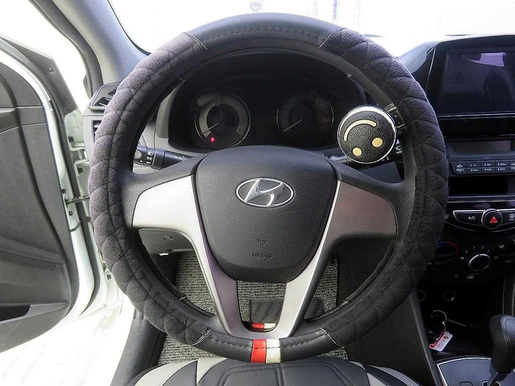 HYUNDAI Accent - Vista 10