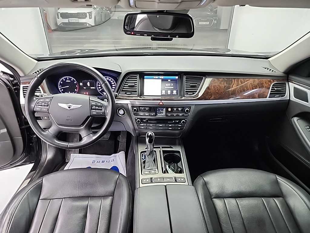 HYUNDAI Genesis - Vista 7