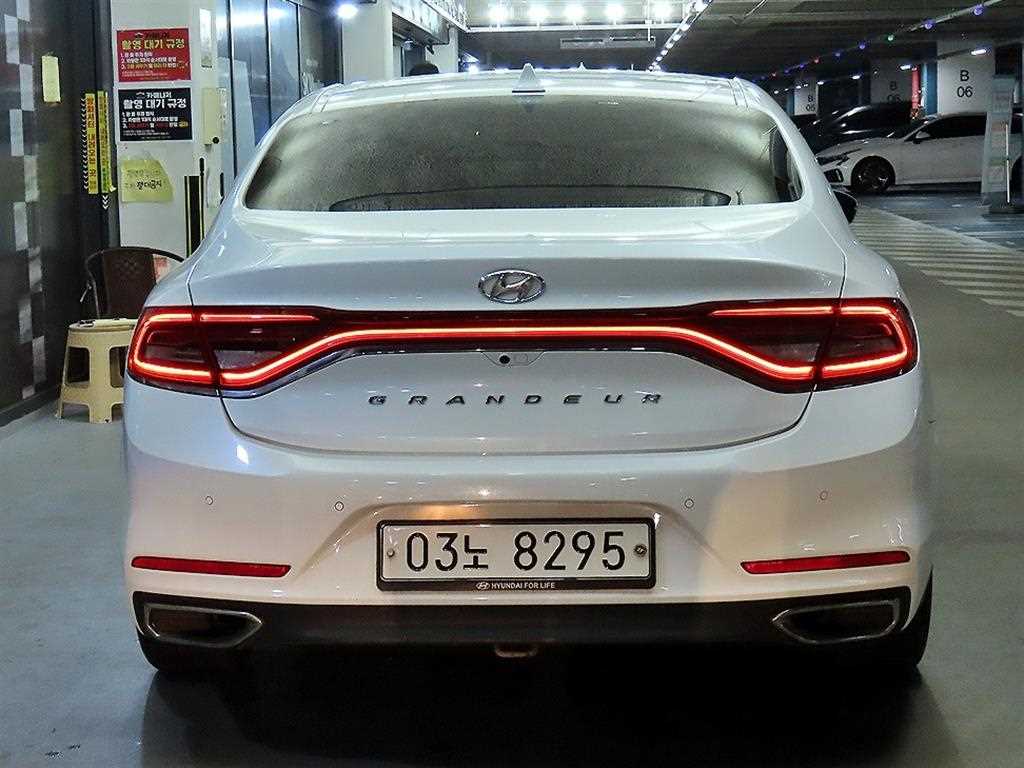 HYUNDAI Grandeur - Vista 5