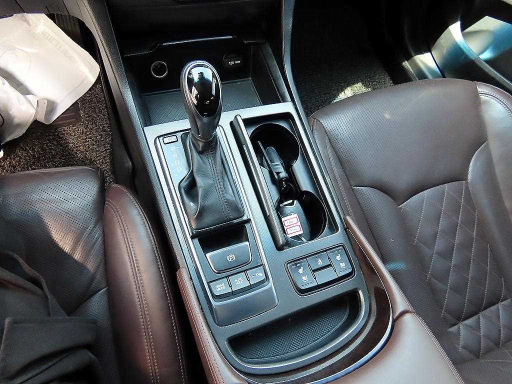HYUNDAI Aslan - Vista 11