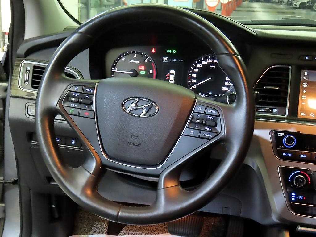HYUNDAI Sonata - Vista 8
