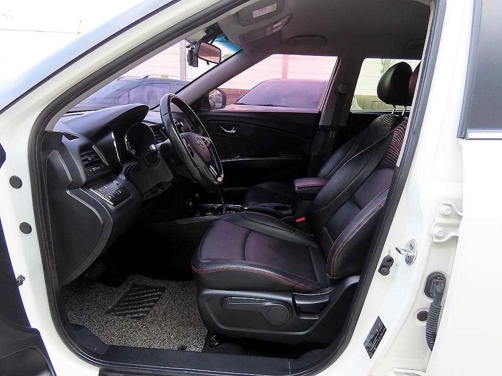 Ssangyong Tivoli - Vista 5