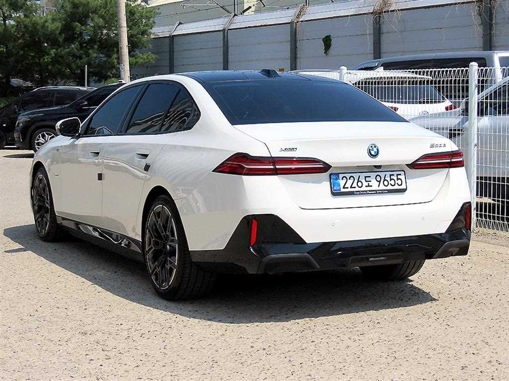 BMW 5 Series - Vista 3