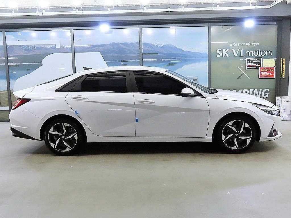 HYUNDAI Avante - Vista 3