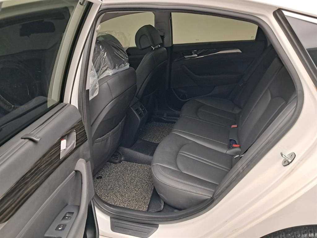 HYUNDAI Sonata - Vista 12