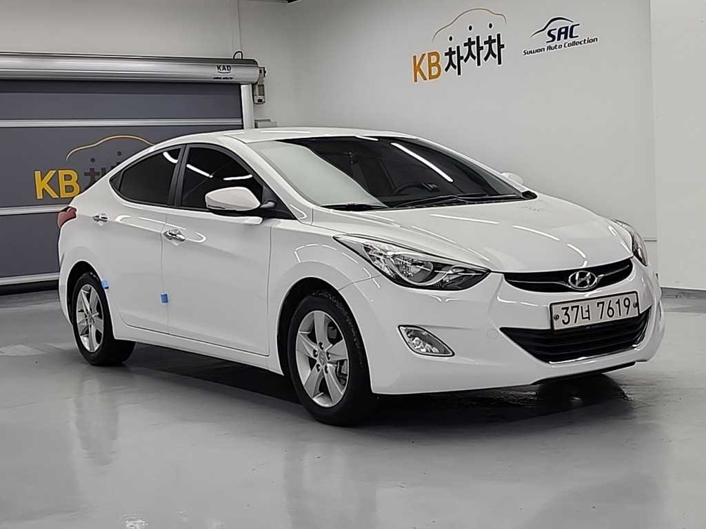HYUNDAI Avante - Vista 4