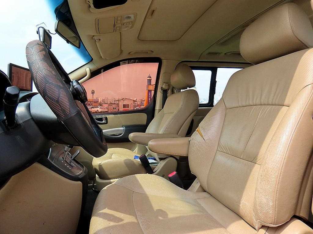 HYUNDAI Starex - Vista 5