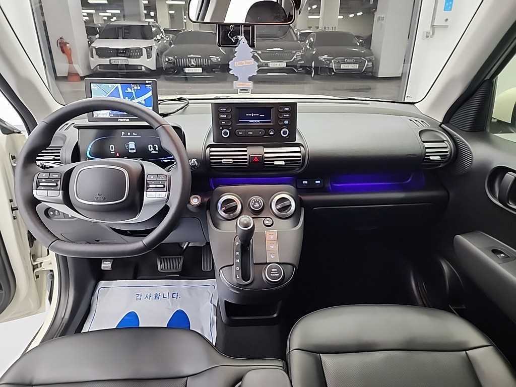 HYUNDAI Casper - Vista 8