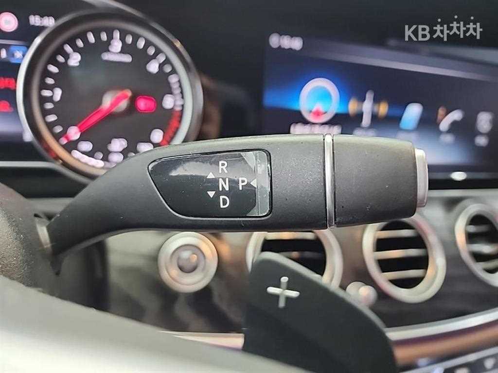 Mercedes Benz E class - Vista 8