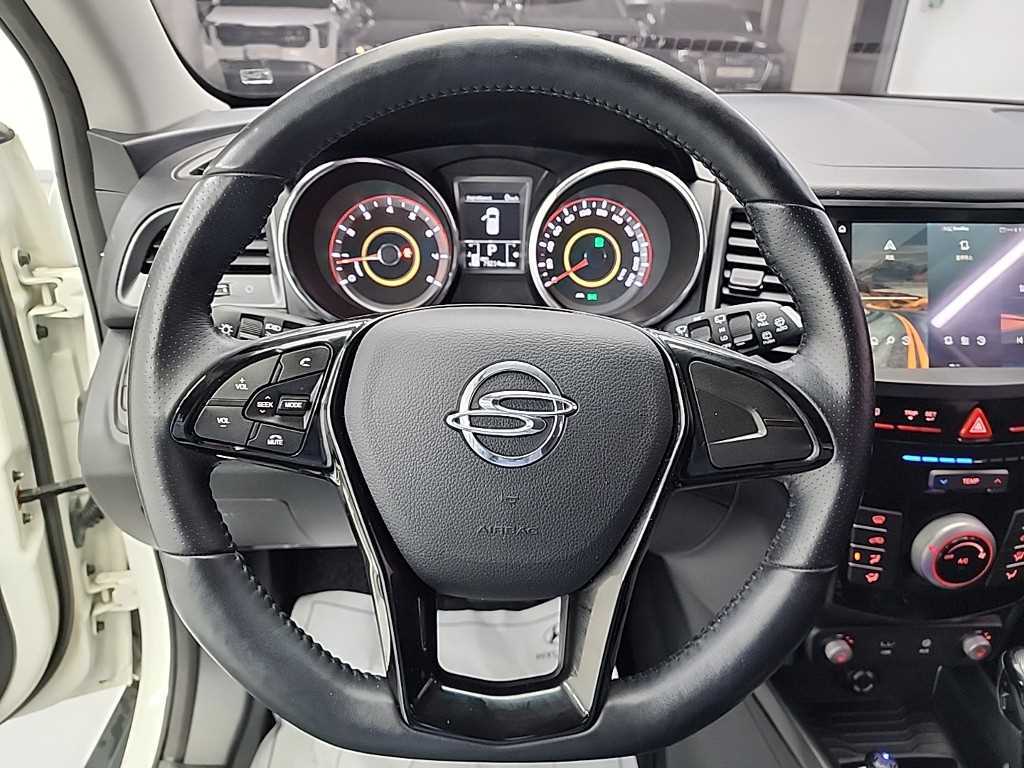 Ssangyong Tivoli - Vista 9