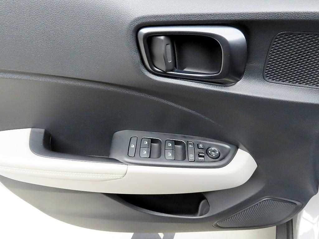 HYUNDAI Venue - Vista 11
