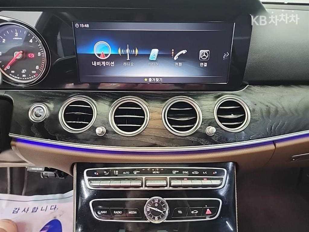 Mercedes Benz E class - Vista 10