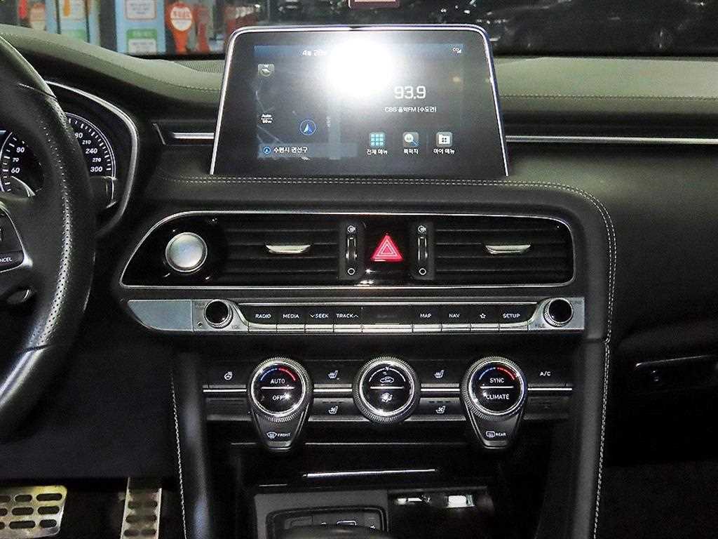 Genesis G70 - Vista 11