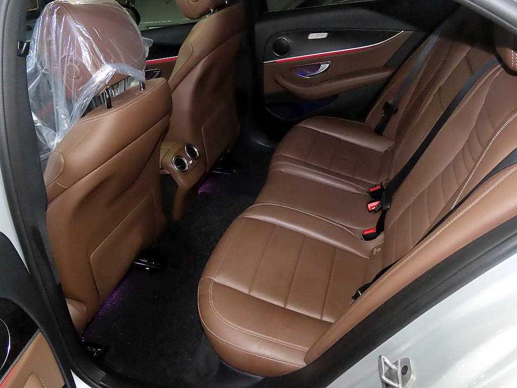 Mercedes Benz E class - Vista 7