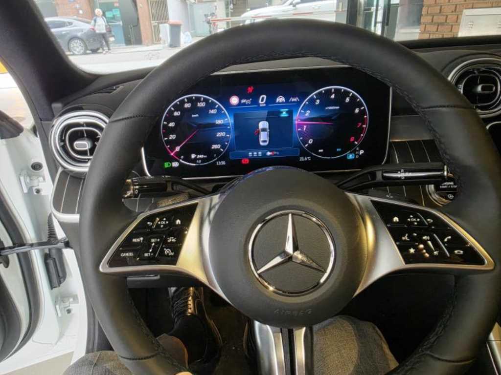 Mercedes Benz C Class - Vista 9