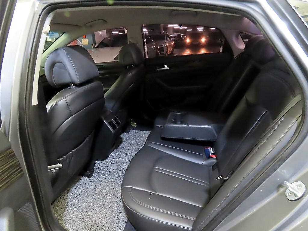 HYUNDAI Sonata - Vista 7