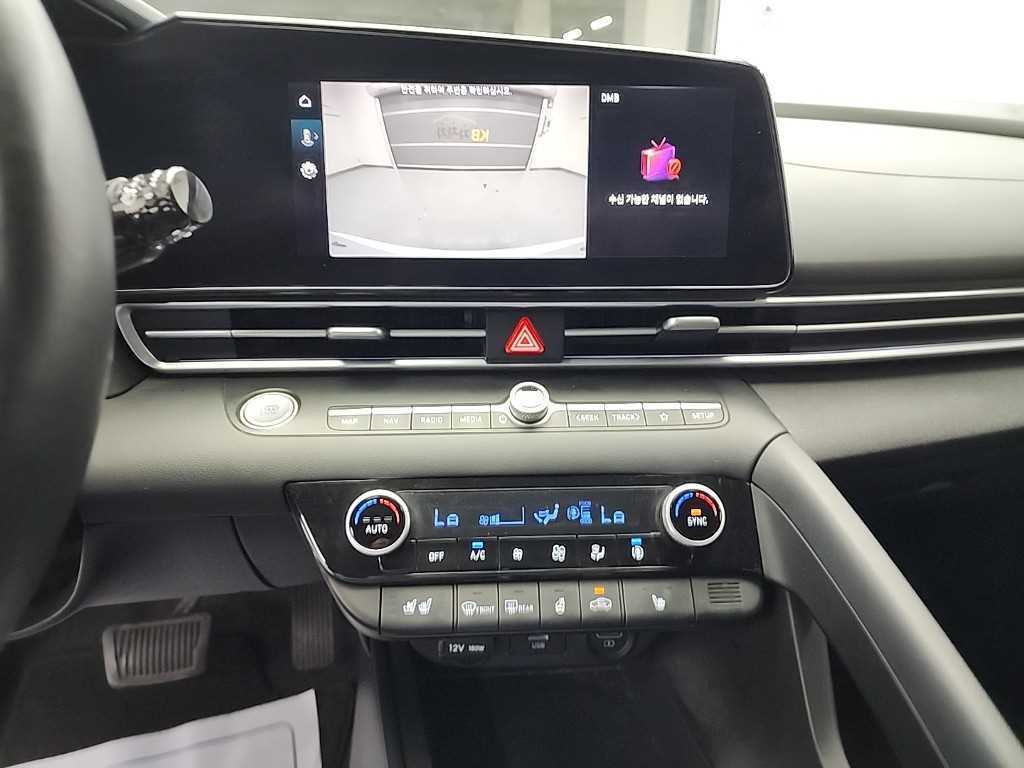 HYUNDAI Avante - Vista 10