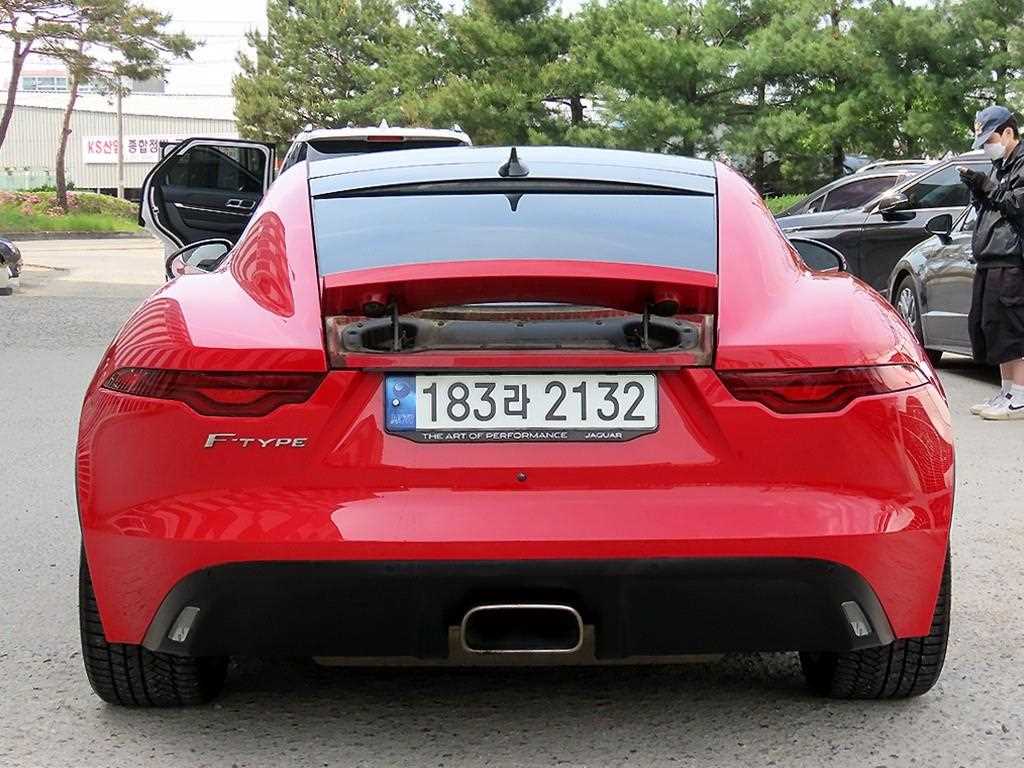 Jaguar F-TYPE - Vista 4