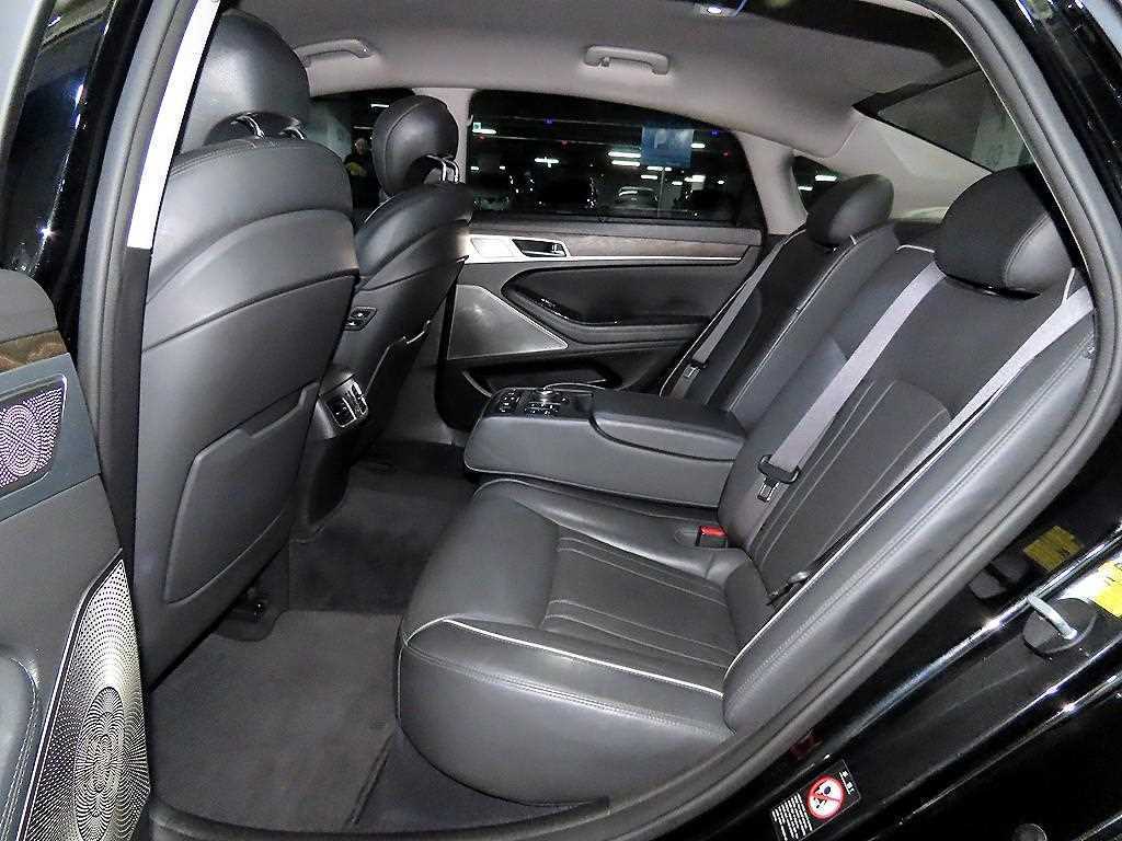 HYUNDAI Genesis - Vista 7