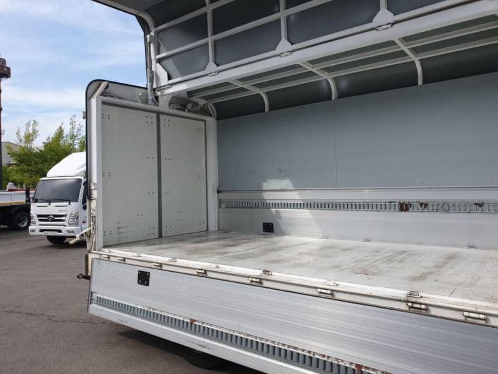 medium and large cargo truck - Vista 9
