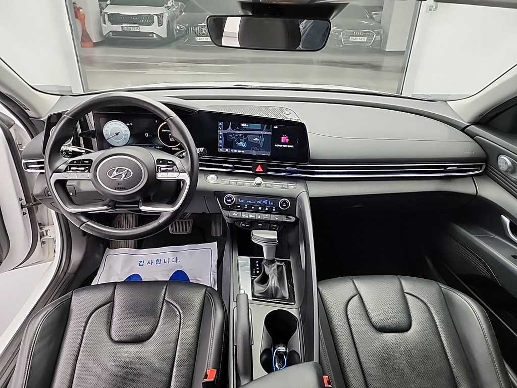HYUNDAI Avante - Vista 7