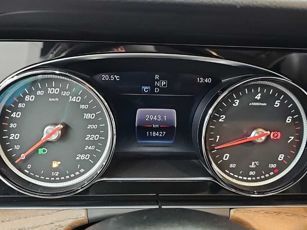 Mercedes Benz E class - Vista 6