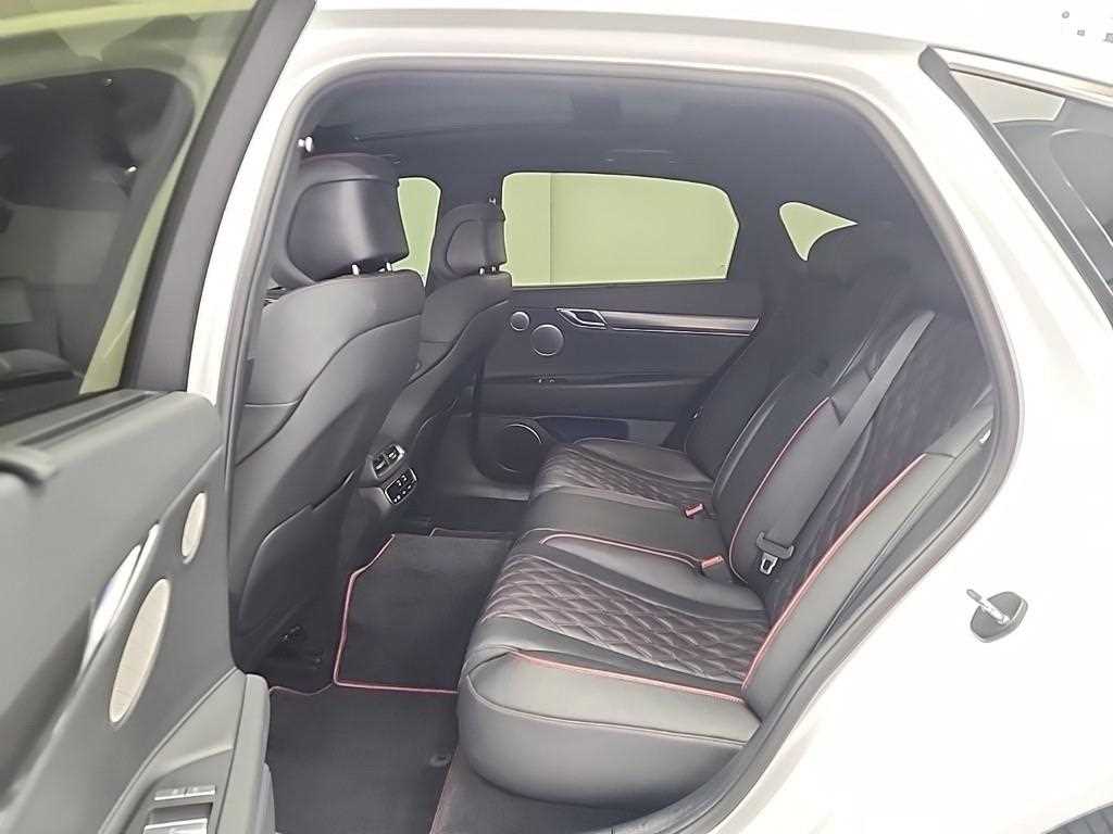 Genesis G80 - Vista 12