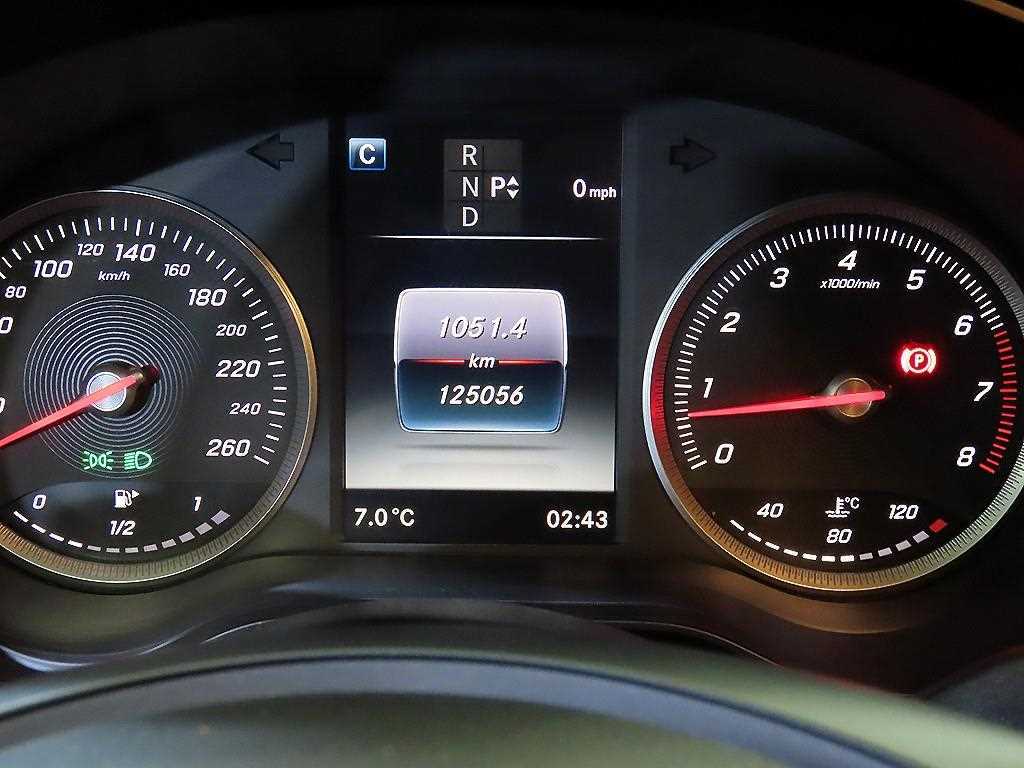 Mercedes Benz C Class - Vista 9