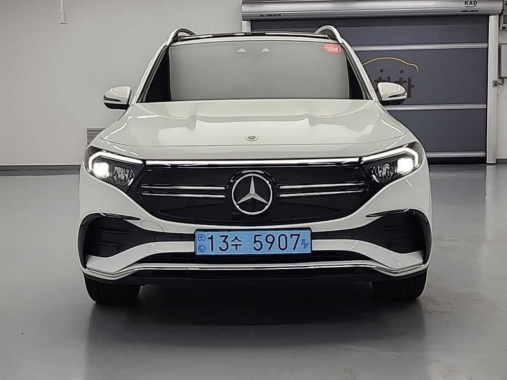 Mercedes Benz EQB - Vista 2