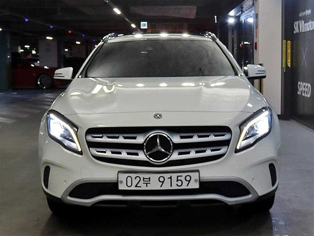 Mercedes Benz GLA Class - Vista 2